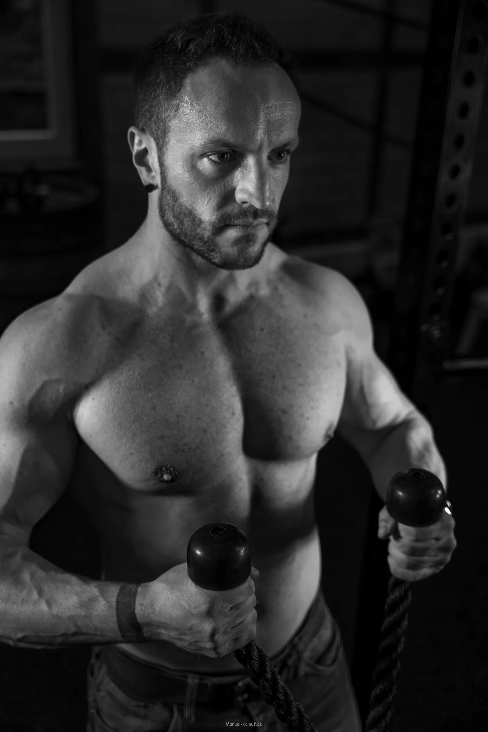 Stefan Aßmus, Personal Trainer aus Mühlacker, mit Battle Ropes im FARMGYM